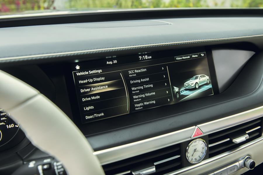 Детали интерьера Genesis G90 2019 года  (NA) (фото 39 из 48)